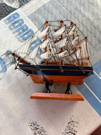 Bateau voilier mer 17cm
