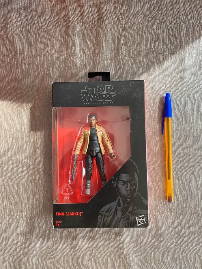 Figurine Star Wars Black series - Finn Jakku 3,75 inch - Disney Lucasfilm 2015 - photo numéro 2