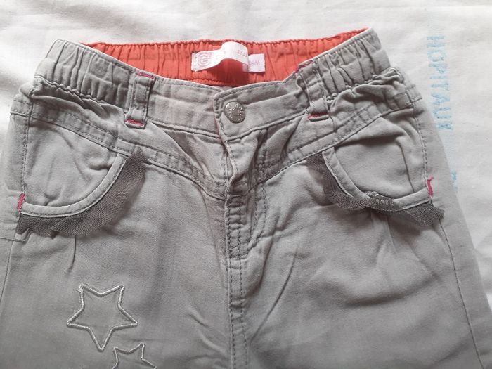 Pantalon gris clair bas bouffant motif étoiles brodées - photo numéro 3