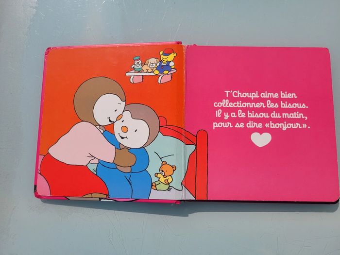 🩷 T'choupi aime les bisous 😘 petit livre couverture mousse - photo numéro 3