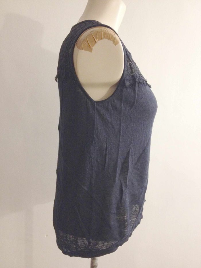 T shirt bleu foncé ◦ col rond ◦ sans manches ◦ look féminin ◦ monoprix - photo numéro 3