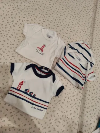 3 bodies assortis petit bateau 6 mois