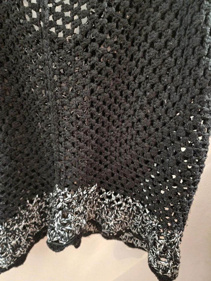Haut au crochet noir et blanc - photo numéro 9