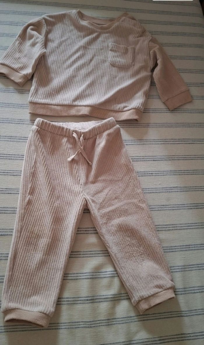 Survêtement jogging beige / Kiabi / 2 ans