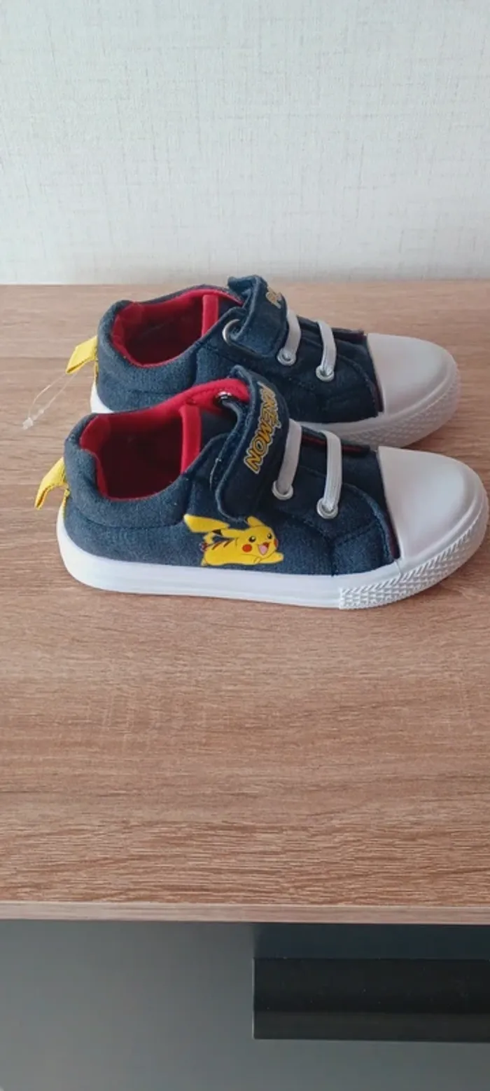 Baskets à scratch garçon, motif pikachu, taille 25, neuves jamais portées. - photo numéro 3