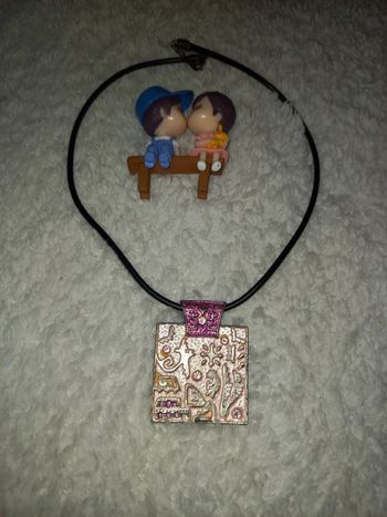 Collier rose ethnique carré