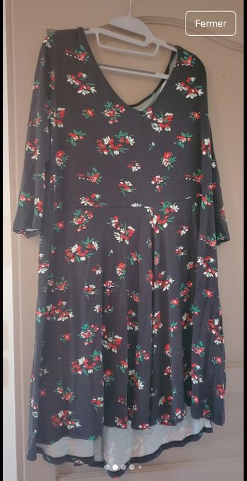 Robe midi noire et fleurie
