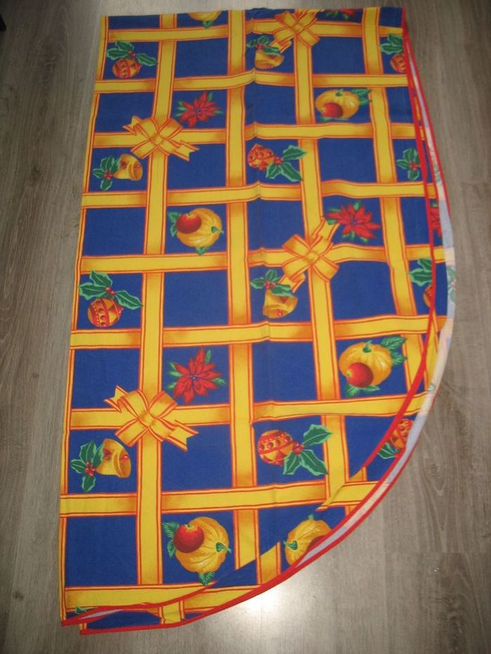 NAPPE OVALE BLEUE MOTIFS NOËL - 150 x 250 cm - n°03 - photo numéro 2