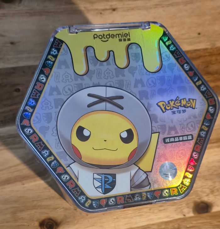 Boite et Peluche Pikachu - photo numéro 2