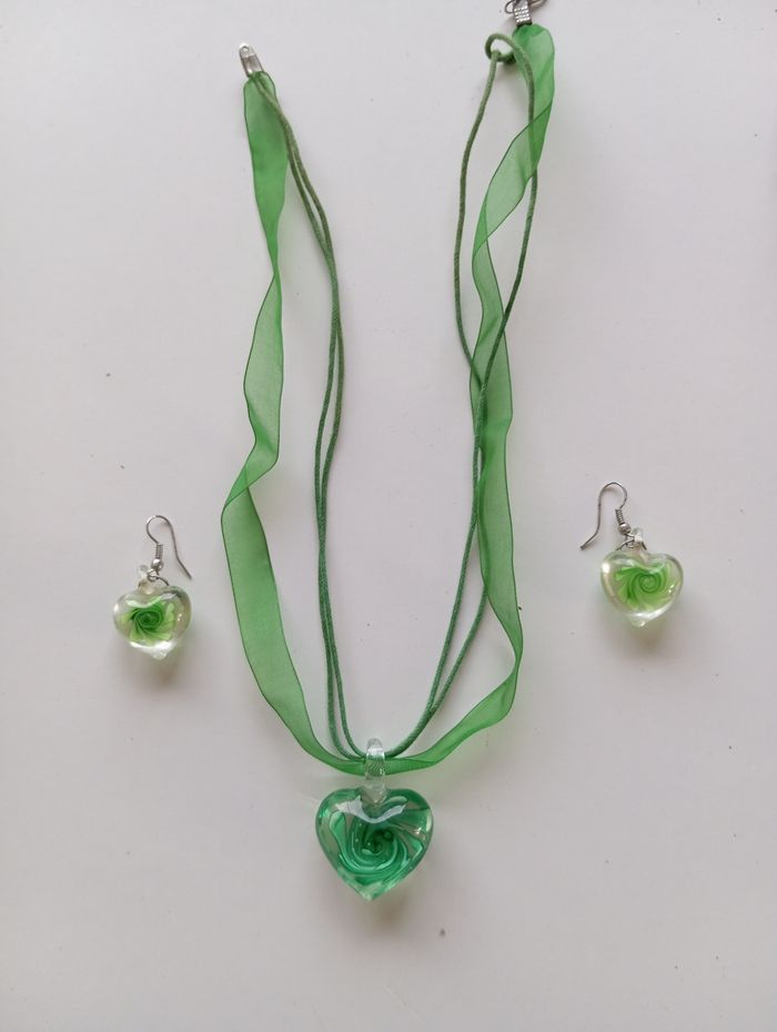 Parure collier +boucles d'oreilles