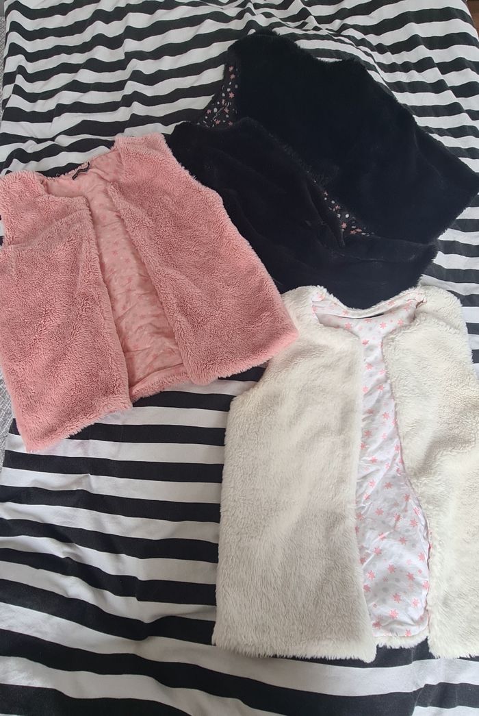 Lot 3 gilets sans manches fausses fourrure  taille 14 ans