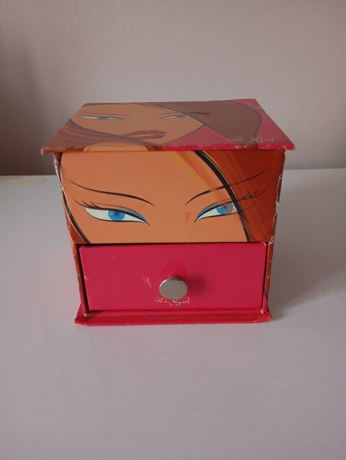 Boîte tour de rangement bijoux ou autre. Carton . Miroir et tiroir . Très bon état - photo numéro 6