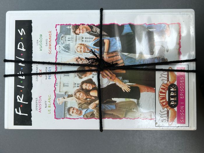 VHS Friends - Saison 1 - VF - (Lot de 4 VHS SECAM)