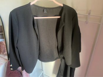 Boléro/ Blazer léger noir Shein taille S avec boutons dorés manches 3/4