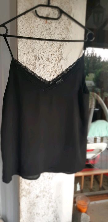 Haut noir dentelle