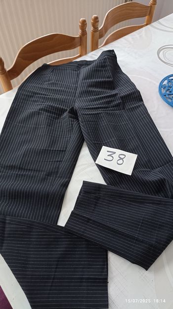 Pantalon fin à lignes 38