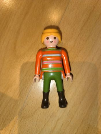 Dame Playmobil orange et vert