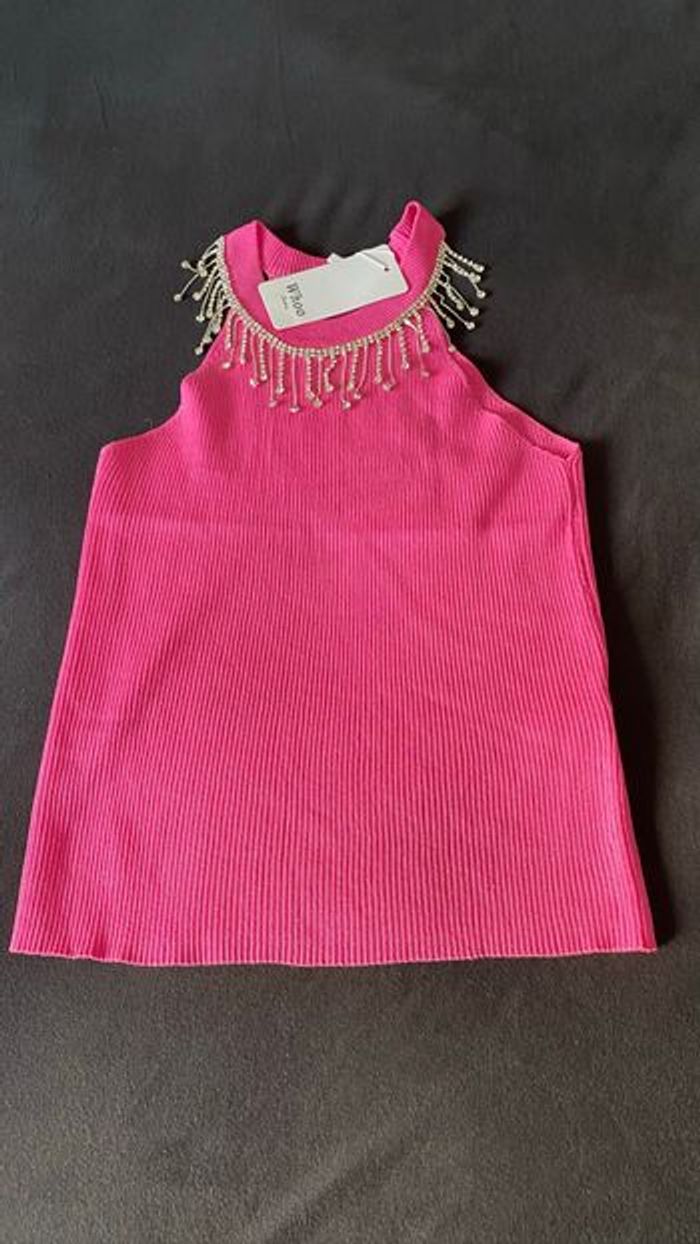 👚 Top rose fuchsia avec col bijou strass – Neuf avec étiquette - photo numéro 4