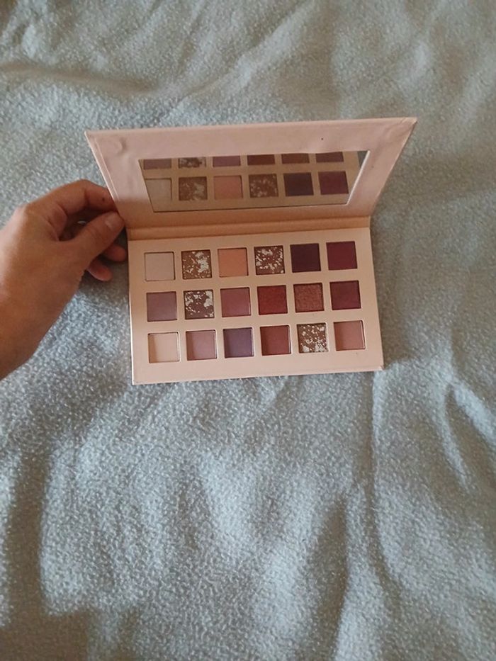 Palette fard a paupières 18 couleurs - photo numéro 3