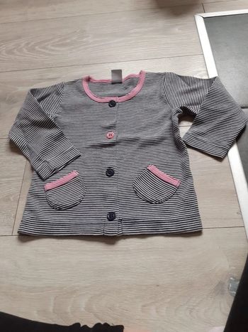 Gilet noir et blanc Petit Bateau, taille 18/24 mois
