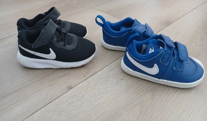 Baskets Nike taille 22 proche du neuf - photo numéro 1