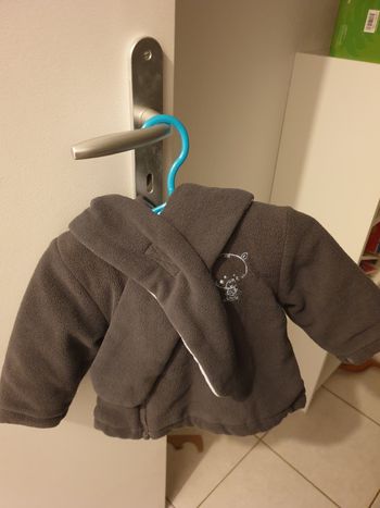 Manteau avec son écharpe 9mois