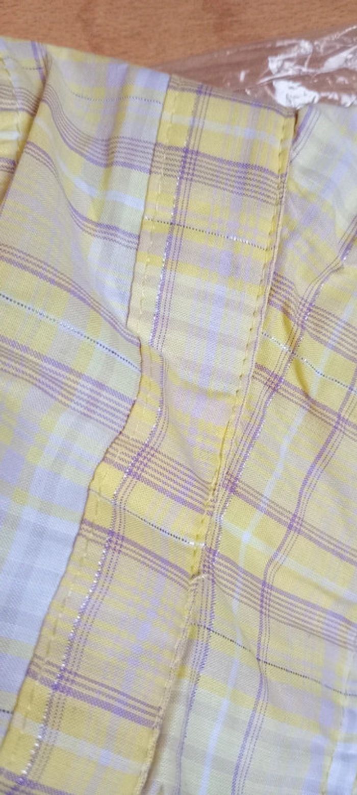 Chapeau jaune T 1 neuf - photo numéro 2