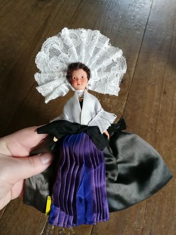 Calais poupée folklorique ancienne