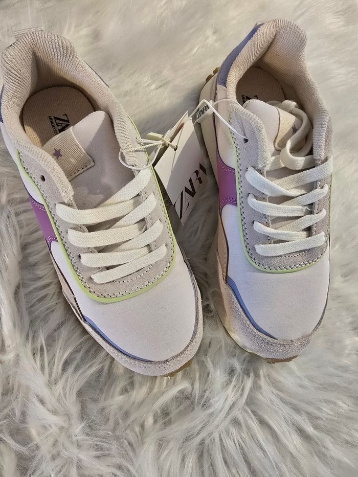 Neuves (non portées)🏷🩷🤩🥰superbes  baskets pointure 34 fille 🩷🤩🥰 - photo numéro 2