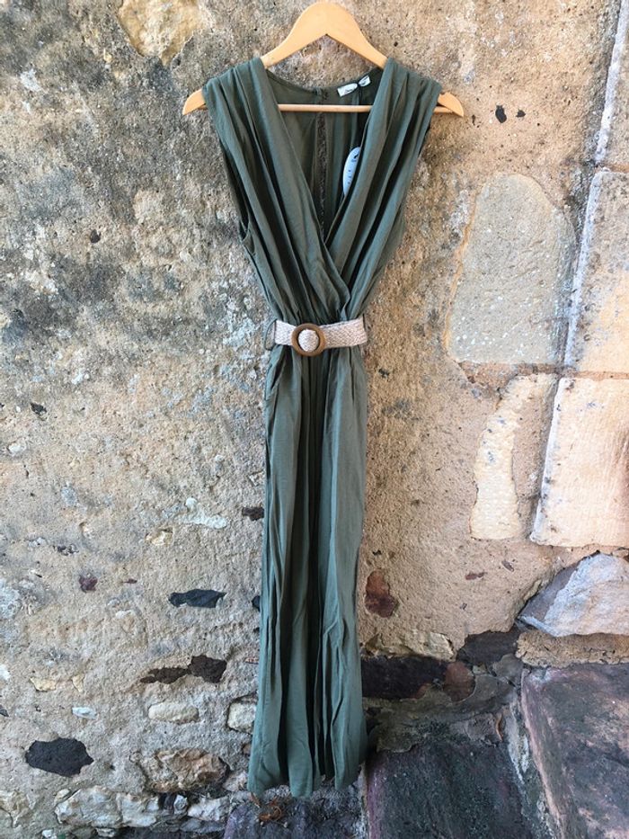 Combinaison verte à poches et ceinture