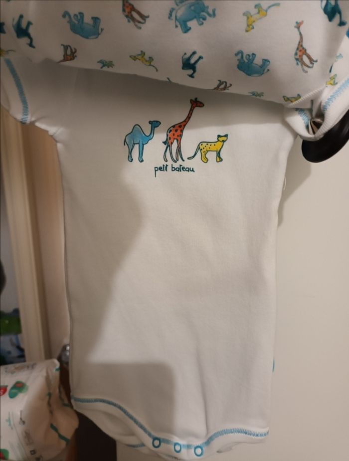 Lot 3 bodies 6 mois petit bateau neuf - photo numéro 3