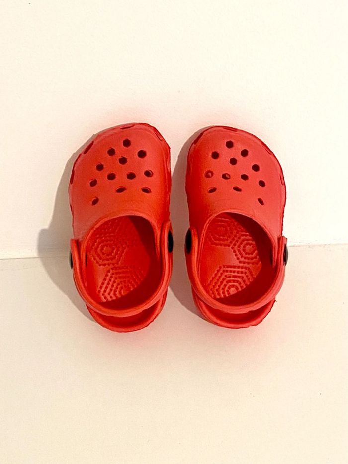 Chaussures bébé type crocs taille 19 NEUVES - photo numéro 2