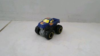 Petite voiture hot wheels v4