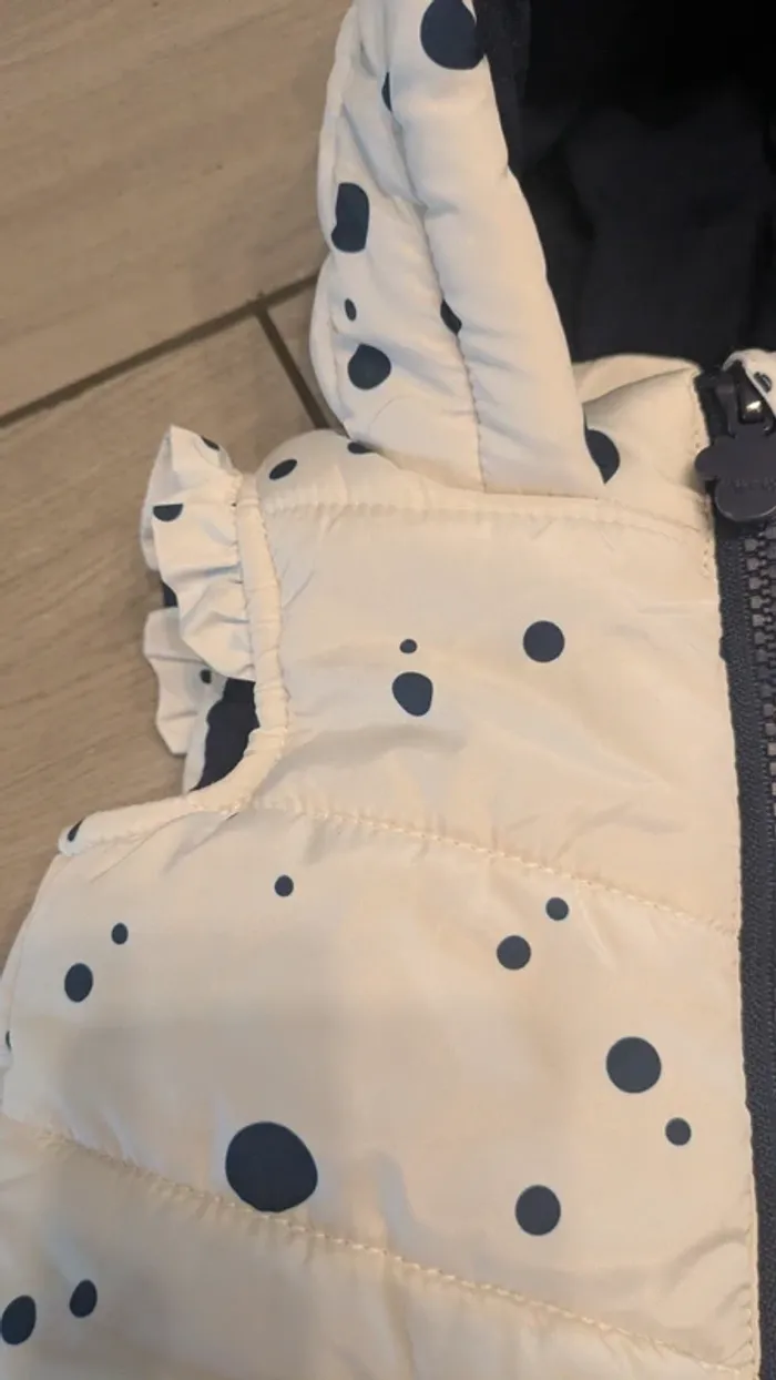 Blouson sans manches 6 mois - photo numéro 4