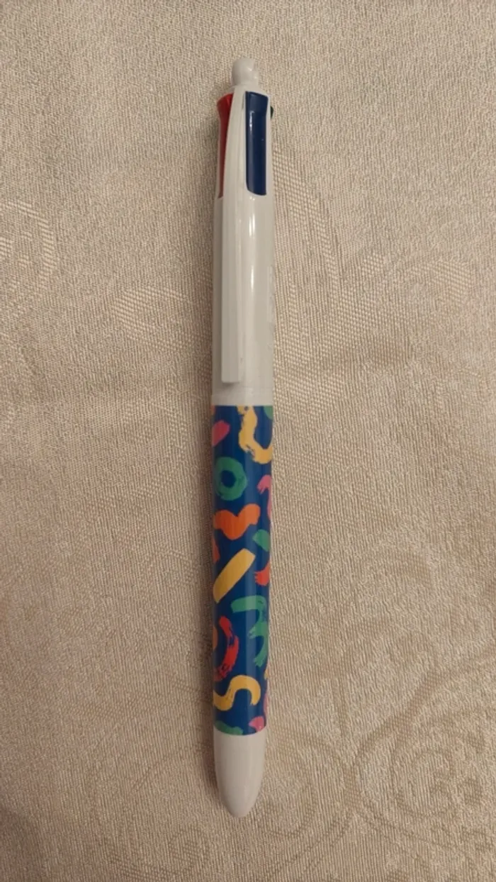 Stylo Bic 4 couleurs Édition Limitée Cultura NEUF