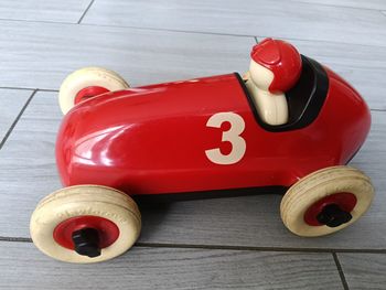 Voiture de course PlayForever 