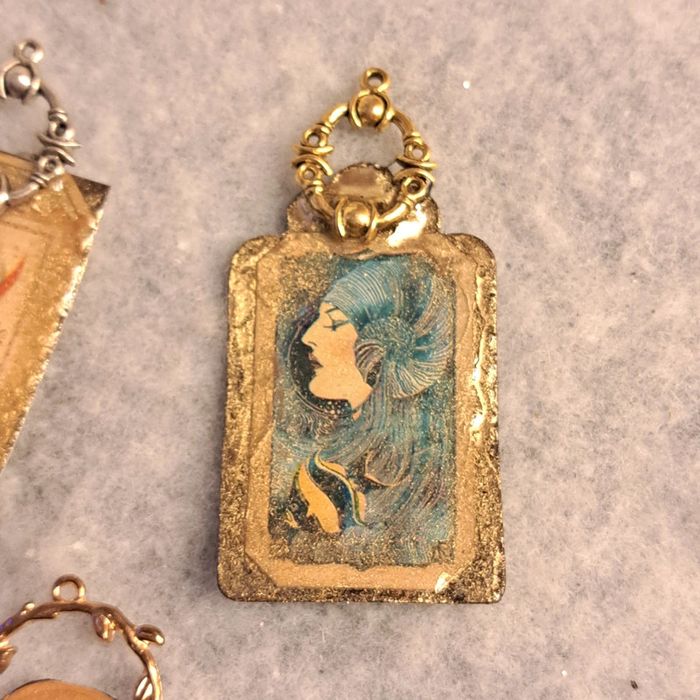 Lot de pendentif en résine vintage - photo numéro 3