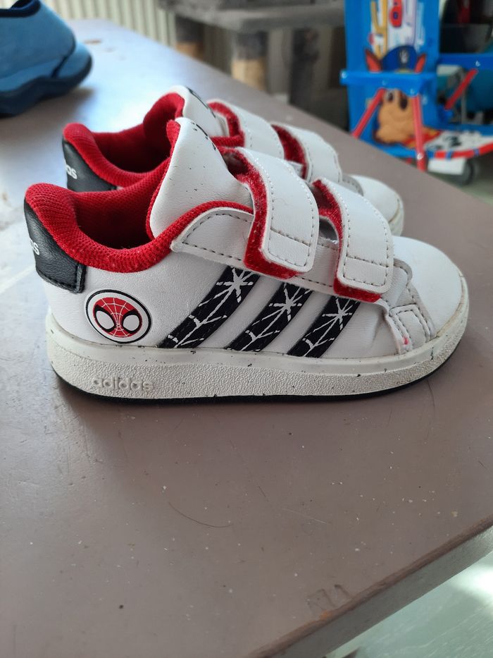 Baskets adidas spiderman pointure 22 - photo numéro 2