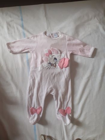 Babygros rose et blanc motif Aristochat et petits noeuds roses en relief