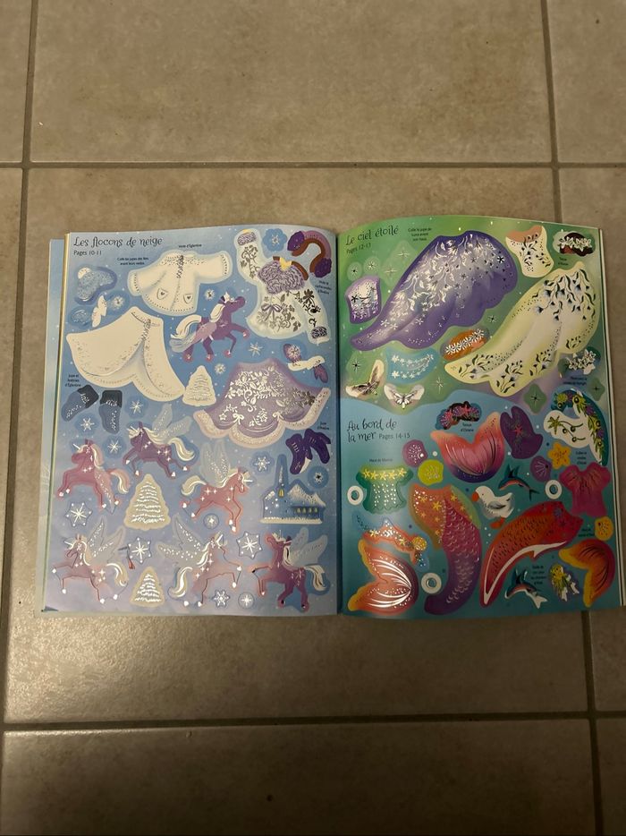 Livre avec autocollant - photo numéro 3