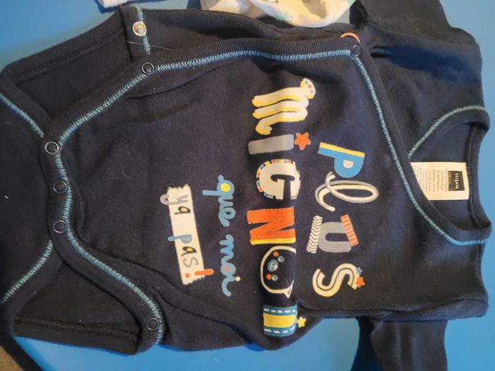 2 bodies manche courte 1 mois - photo numéro 3