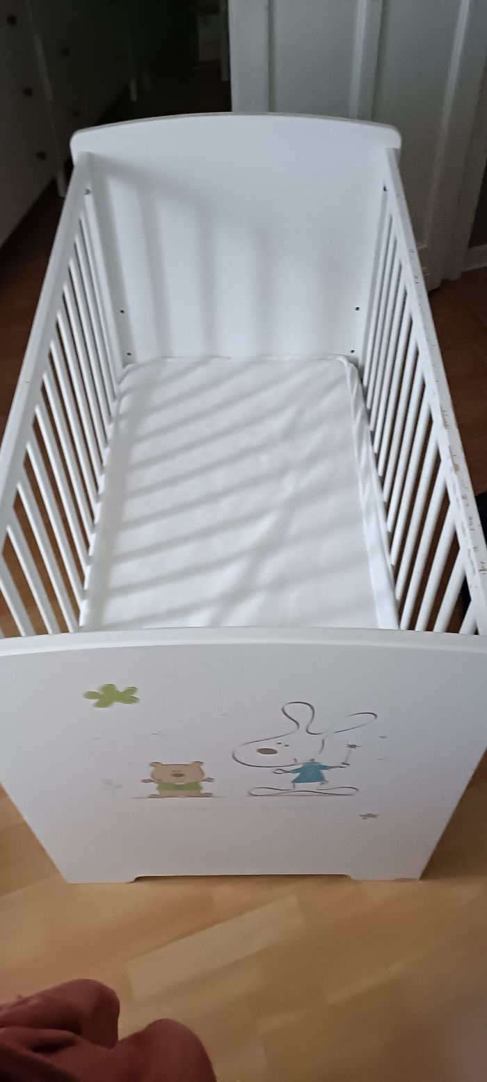Ensemble commode avec plan à langer et lit à barreaux - photo numéro 2