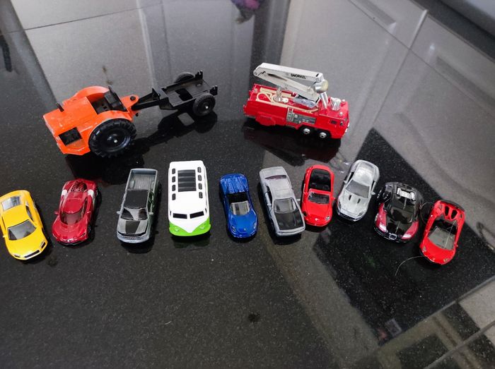 Lot 11 voitures métal