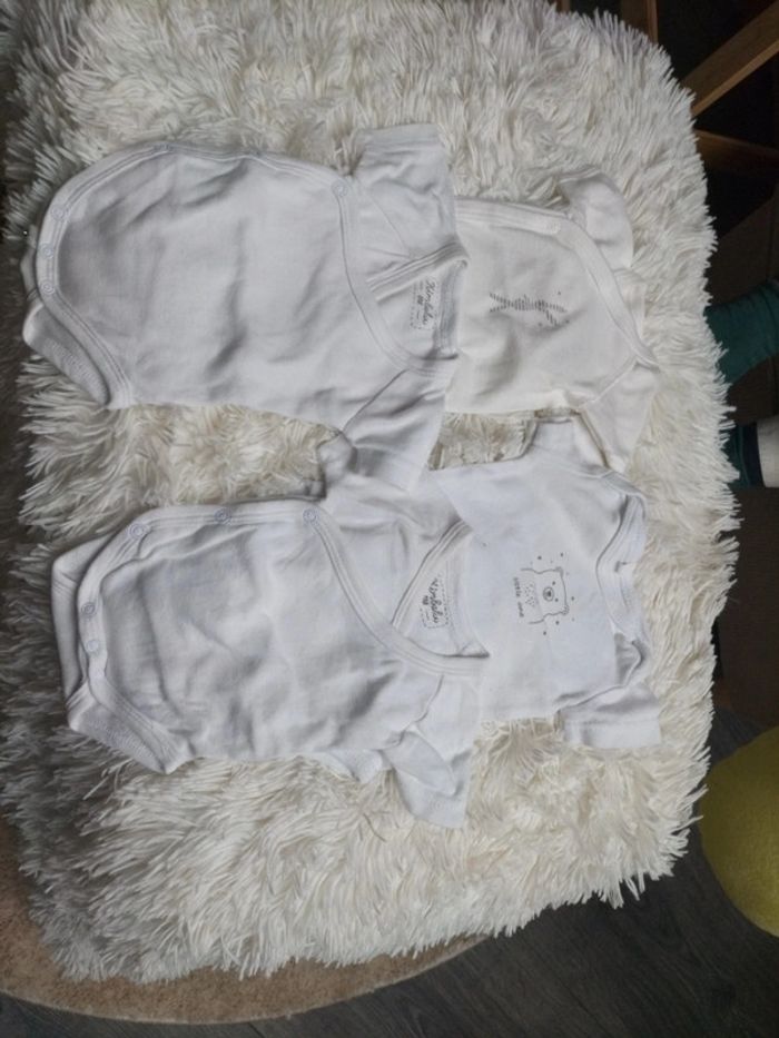 Lot bodys manches courtes