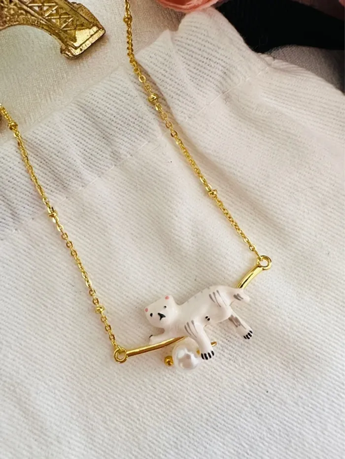🐈Collier chat japonais émail blanc & perle, chaîne dorée - photo numéro 2
