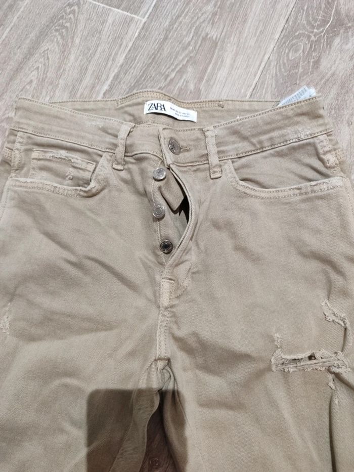 Jeans troué - photo numéro 2