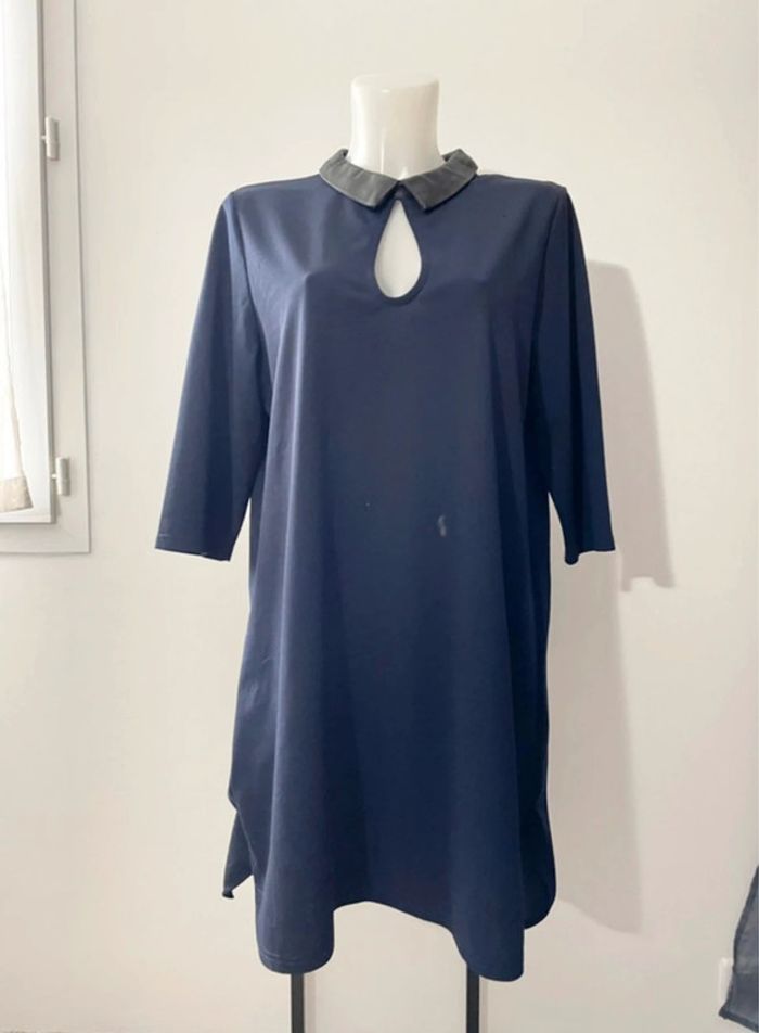 Robe bleue marine - photo numéro 2