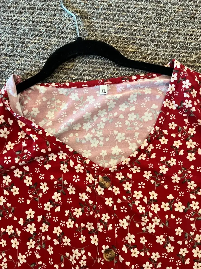 Robe rouge fleurs - photo numéro 4