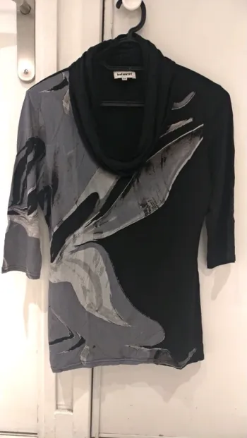 T-shirt noir et gris manches 3/4