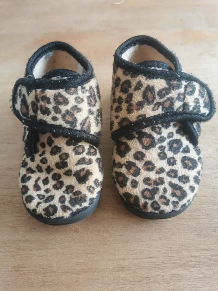 🌼Chaussons léopard T25 scratch antidérapants 🐆